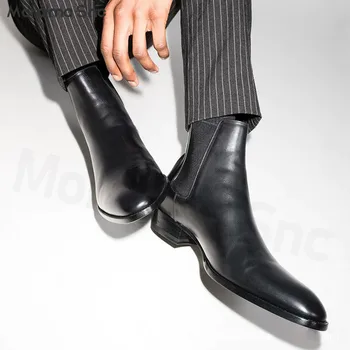 Черные блестящие простые ботинки 